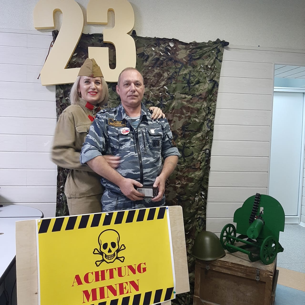 Анна Шварц поздравляет наших защитников из службы безопасности