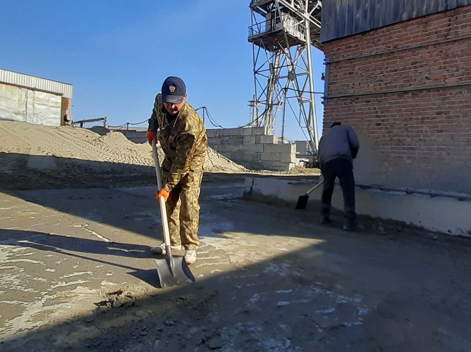 Ударный труд объединяет!