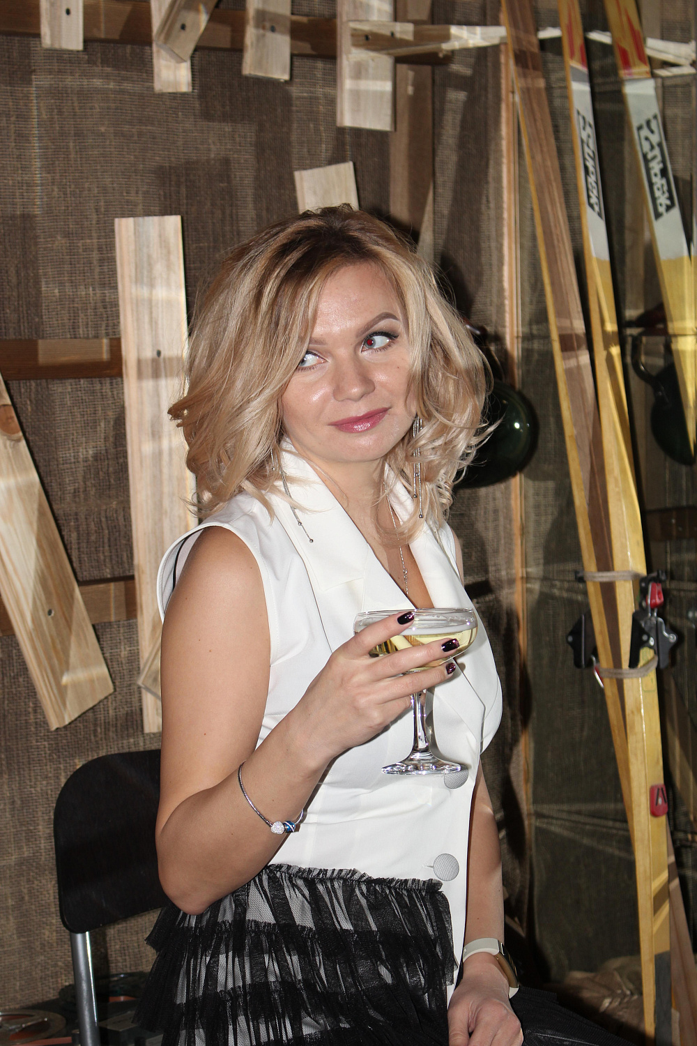 Это просто театр какой-то!